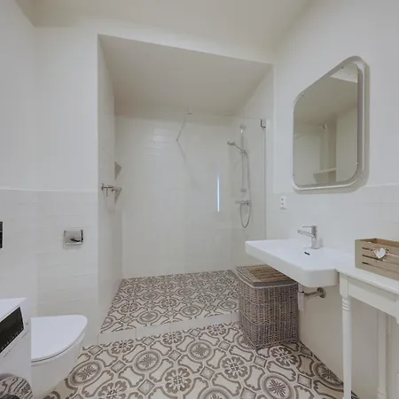 Shone Old Town 2 Bedroom * Pressburg