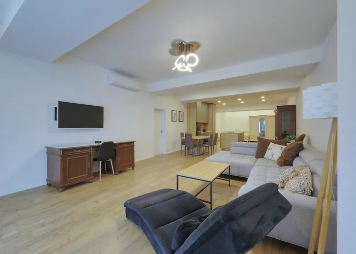 Апартаменты Shone Old Town 2 Bedroom