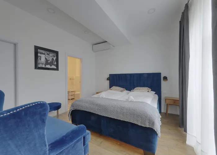 Shone Old Town 2 Bedroom Братислава