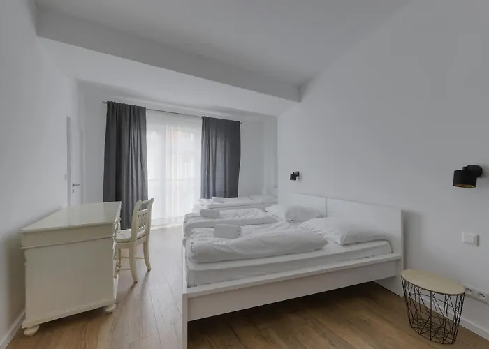 Shone Old Town 2 Bedroom * Братислава