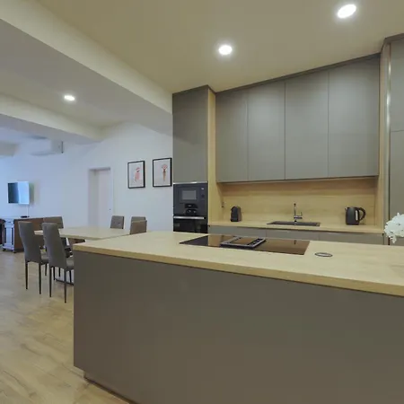 Shone Old Town 2 Bedroom דירה *