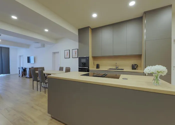 Shone Old Town 2 Bedroom شقة *